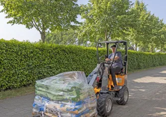 Giant G1100 TELE med redskab – producentfoto 1